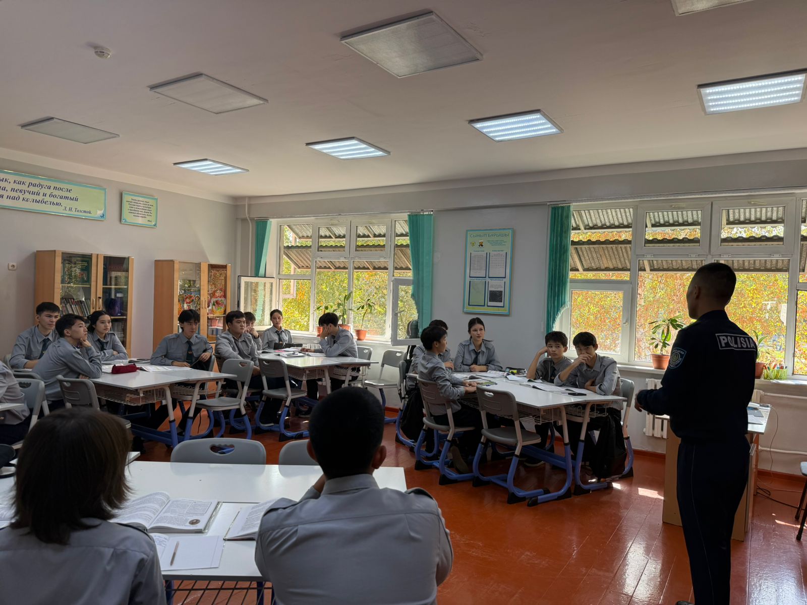Құқықбұзушылықтың алдын алу бойынша 10-сынып оқушыларымен түсіндіру жұмыстары жүргізілді.