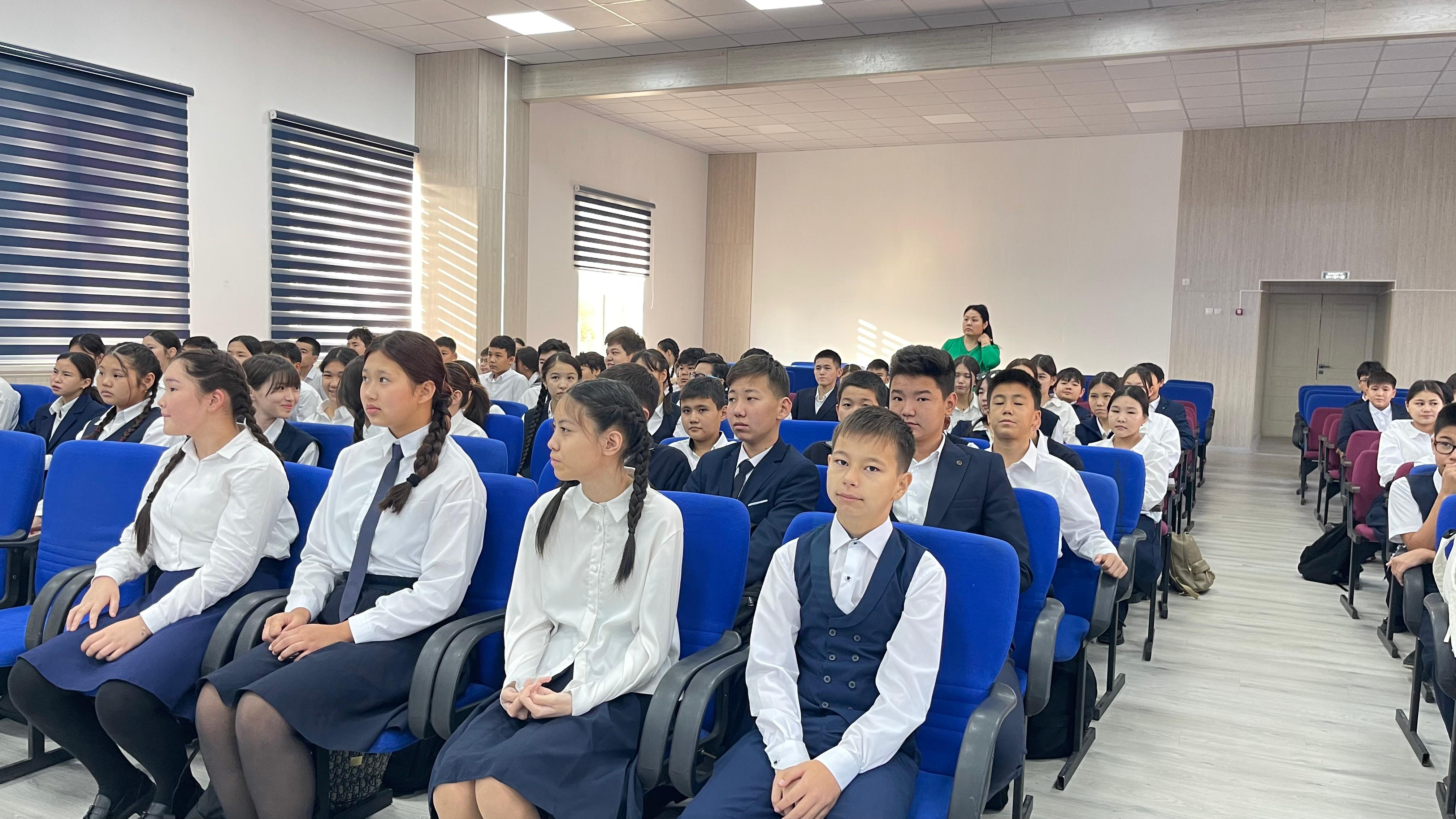 "Республика - менің мақтанышым" тақырыбында сынып сағаттары өткізілді.